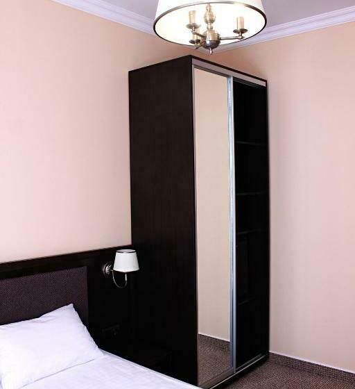 اتاق استاندارد, Churchill Inn