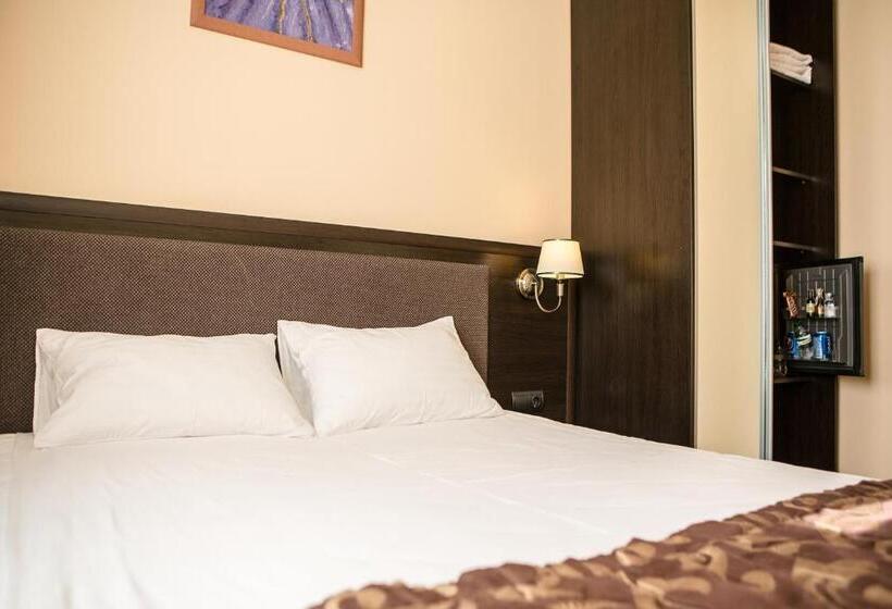 اتاق استاندارد, Churchill Inn