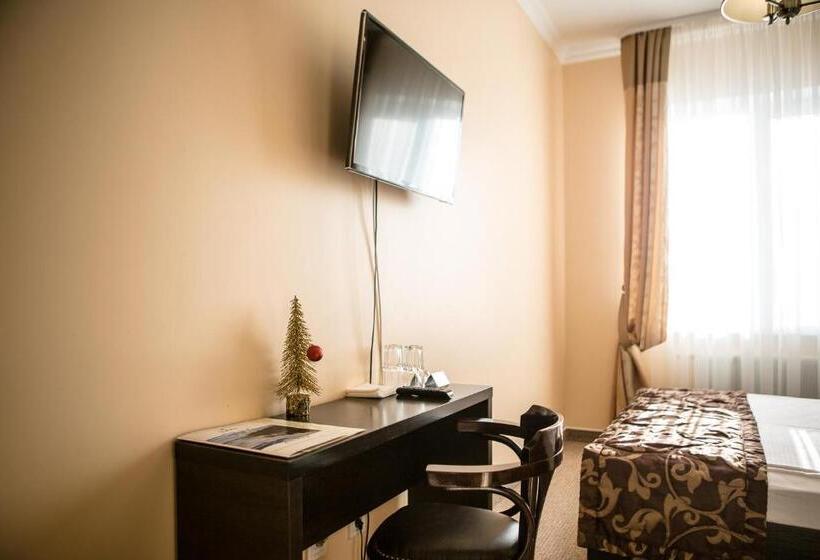 اتاق استاندارد, Churchill Inn