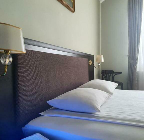 سوییت, Churchill Inn