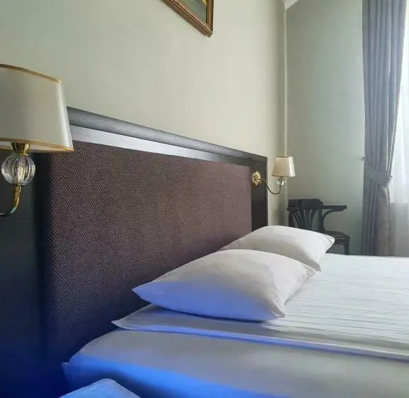 Sviitti, Churchill Inn