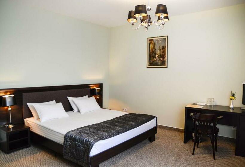 سوییت, Churchill Inn