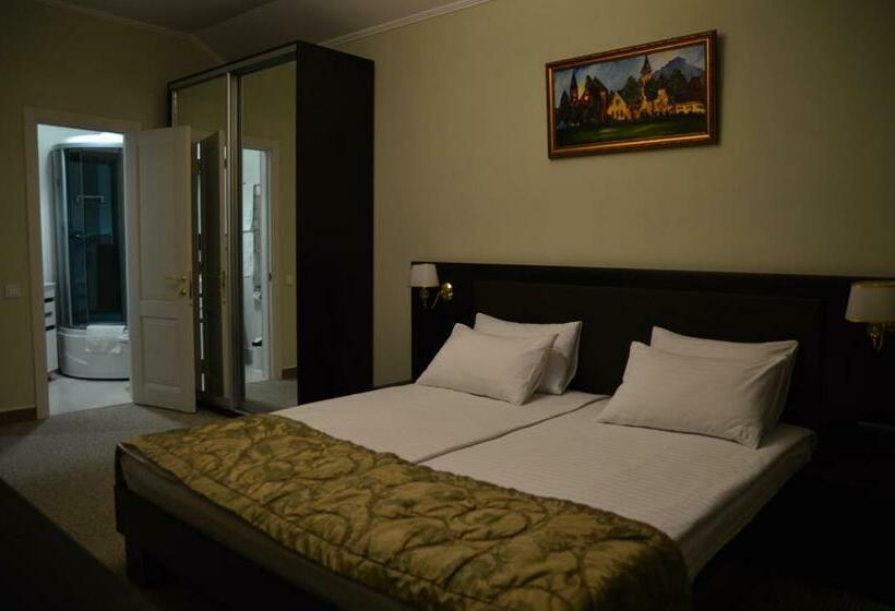 سوییت, Churchill Inn