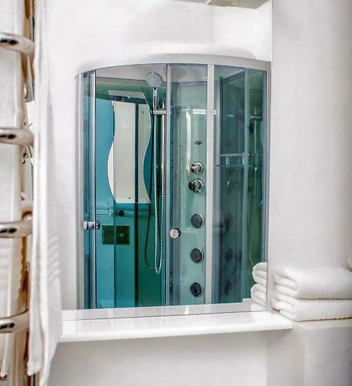 سوییت, Churchill Inn