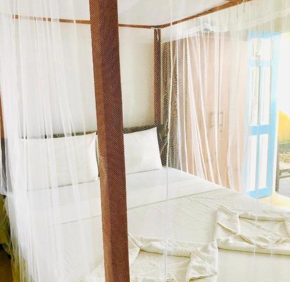 חדר אקונומי, Jasmine Cabanas