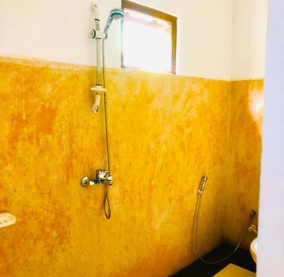 חדר אקונומי, Jasmine Cabanas