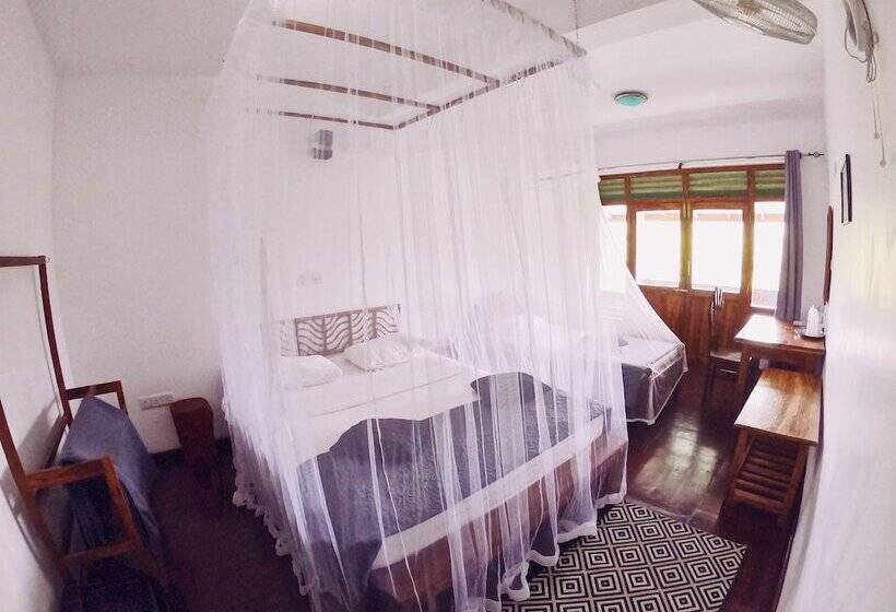 Quarto Triplo Estandar, Lakshmis Hotel Ella