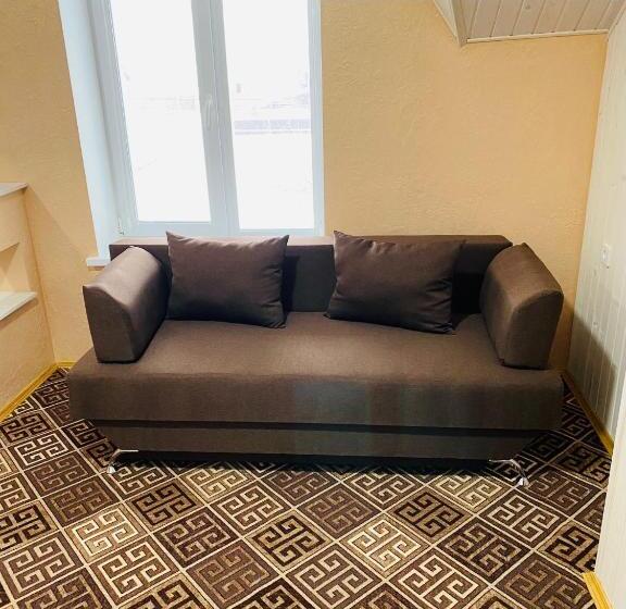 سوییت, Pid Yavorom