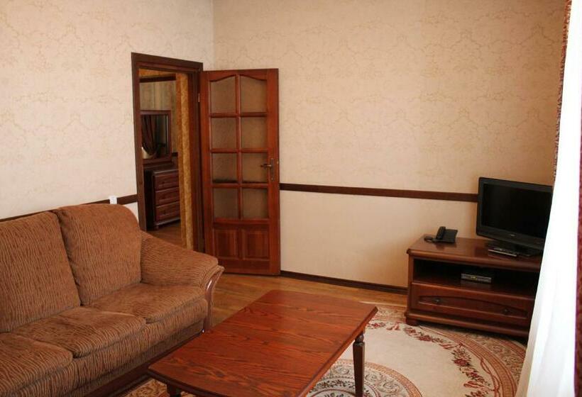 سوییت جونیور, &restaurant Senator