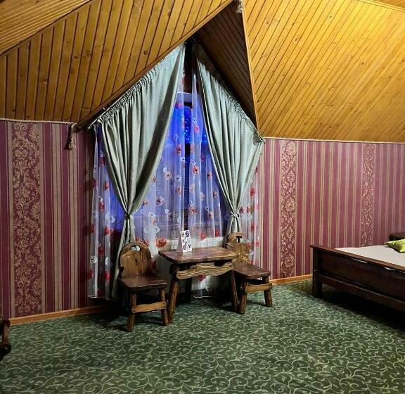 سوییت با چشمانداز کوه, Silveroks