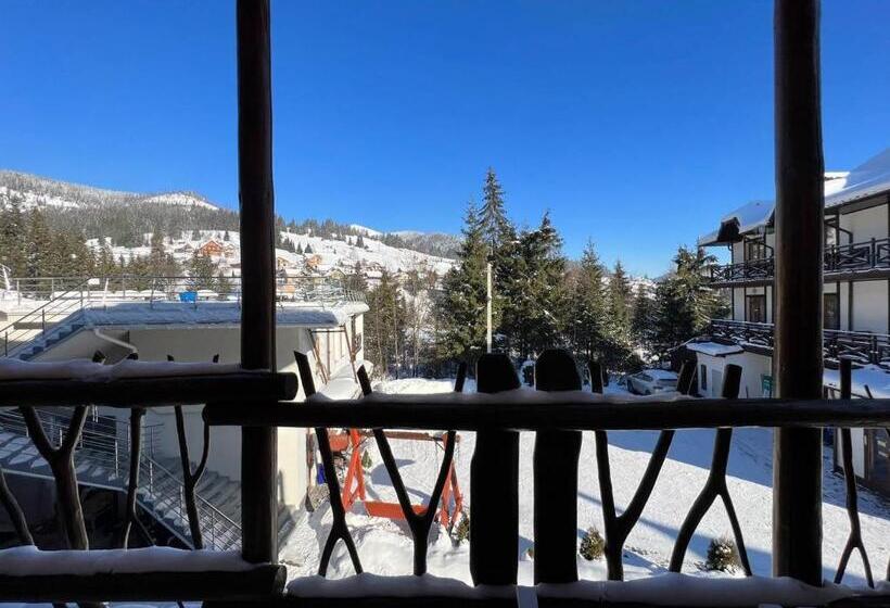 سوییت با چشمانداز کوه, Silveroks