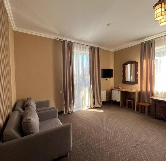 سوییت با چشمانداز کوه, Silveroks