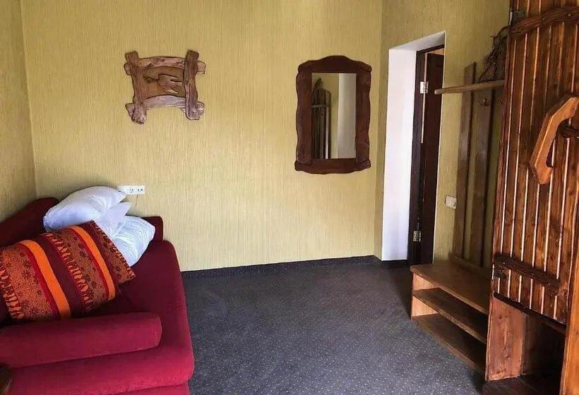 Family Room, Silveroks