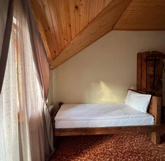 سوئیت جونیور با چشمانداز کوهستان, Silveroks