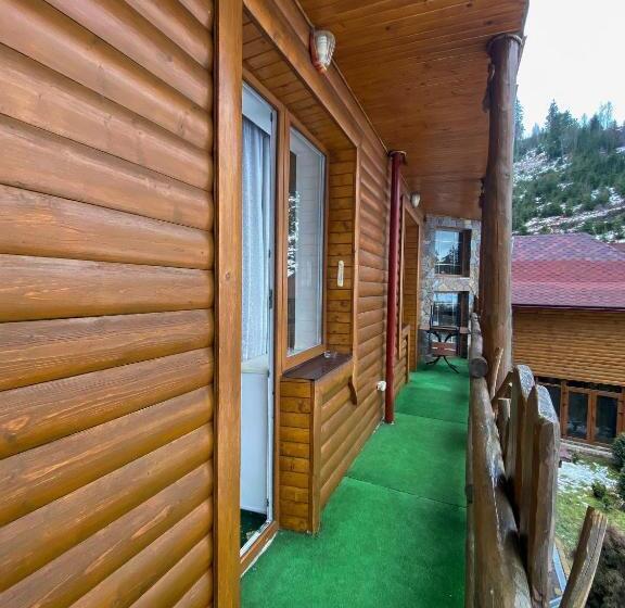 اتاق خانوادگی, Silveroks