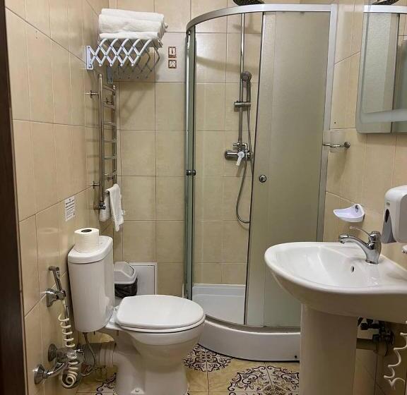 سوئیت جونیور با چشمانداز کوهستان, Silveroks