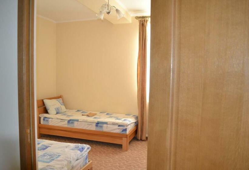 اتاق اکونومی, Tonal