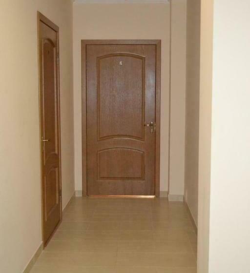 اتاق استاندارد سه نفره, Tonal