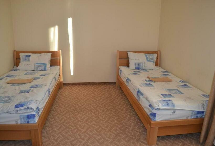 اتاق اکونومی, Tonal