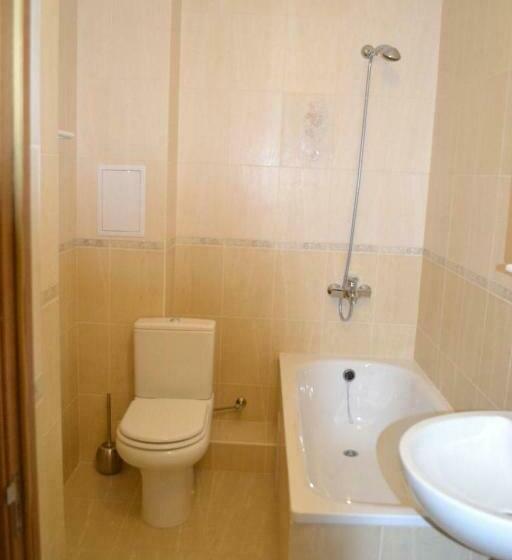 اتاق استاندارد سه نفره, Tonal