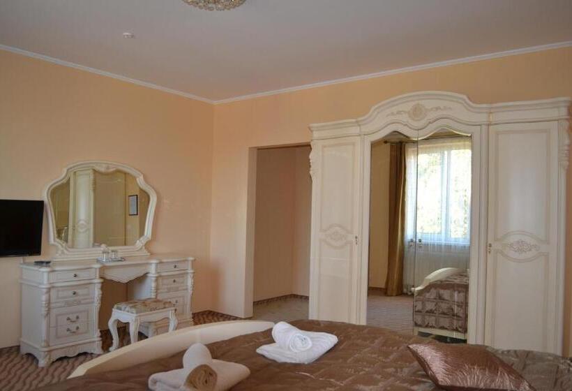 سوییت جونیور, Tonal