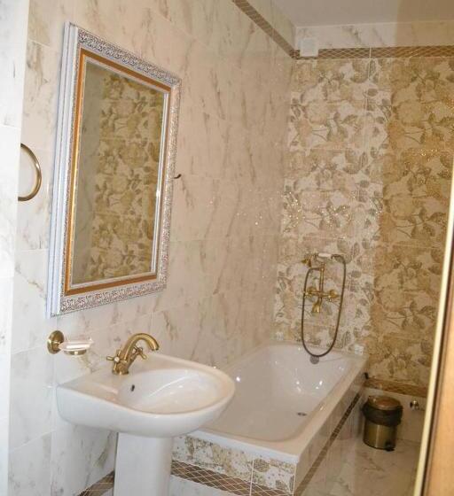 سوییت جونیور, Tonal