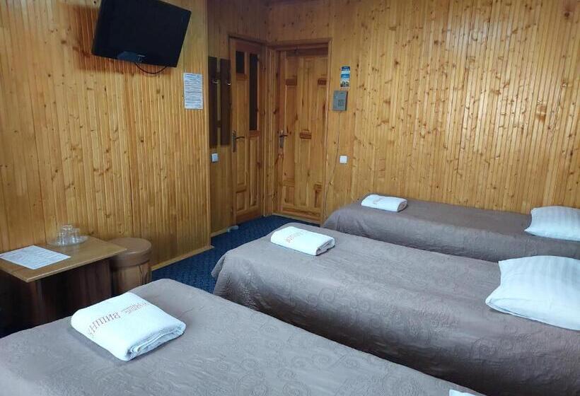 Quarto Triplo Estandar, Urochyshe Vyshnya