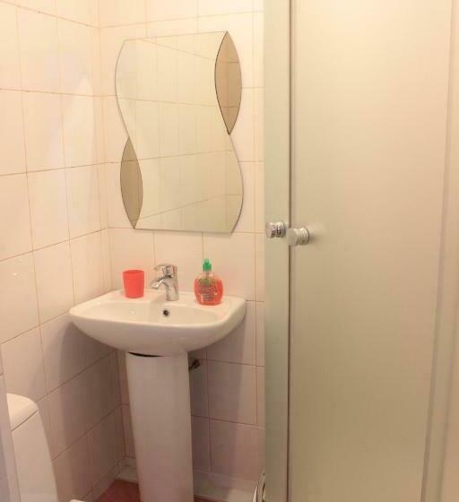 חדר משפחתי, Vesta