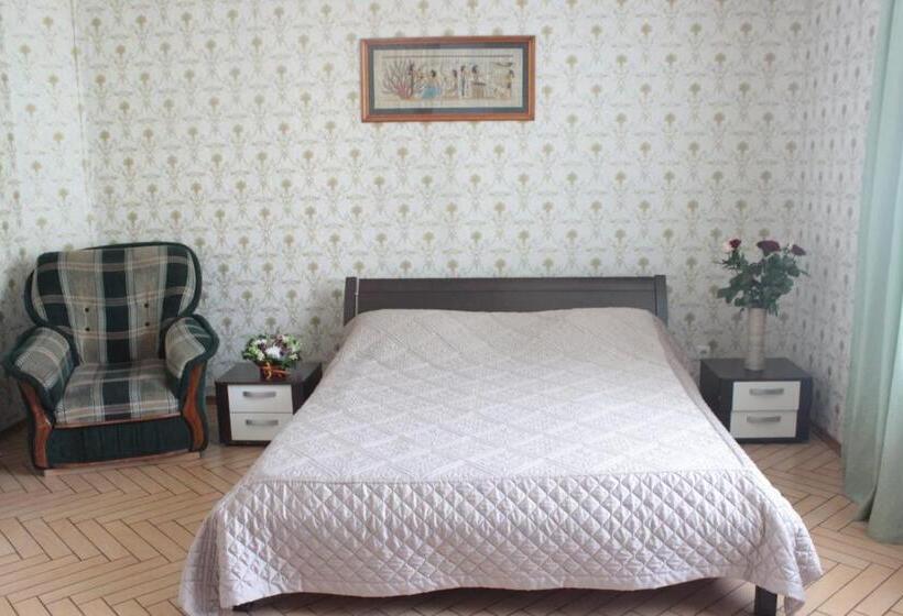 חדר משפחתי, Vesta