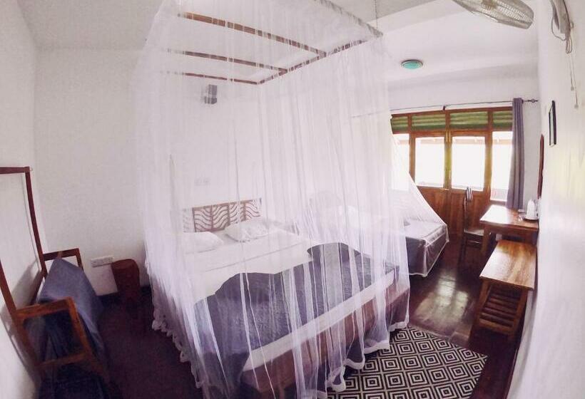 Quarto Triplo Estandar, Lakshmis Hotel Ella