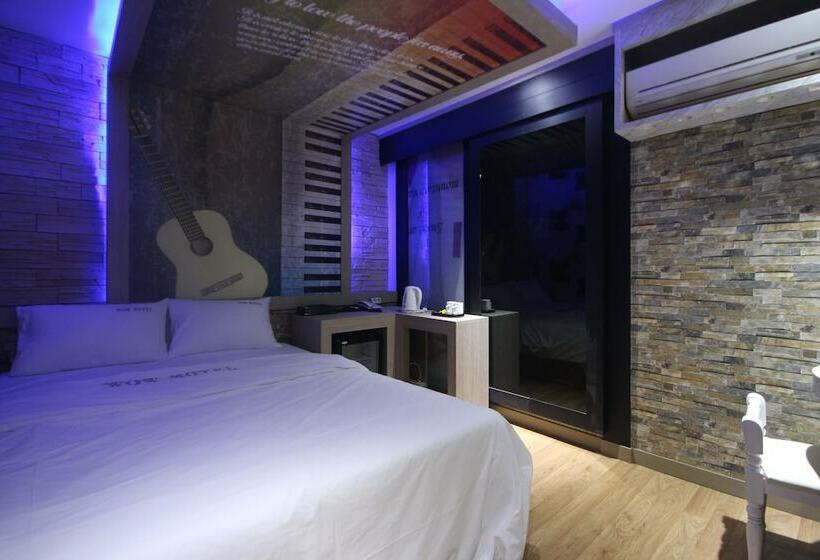 Номер Стандарт, Wow Motel