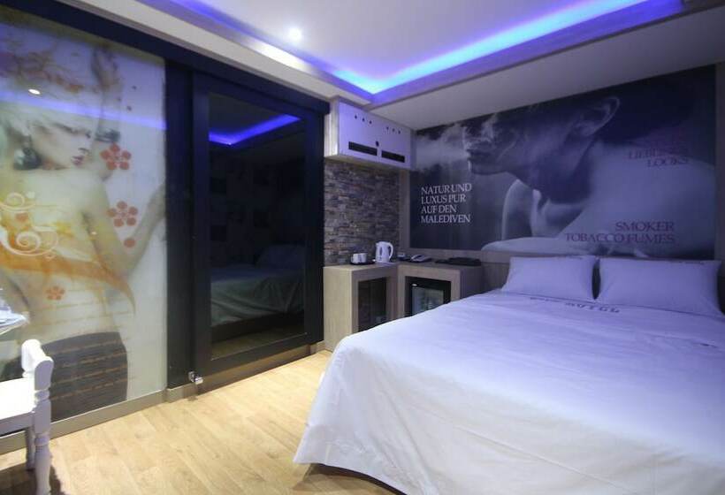 Номер Стандарт, Wow Motel