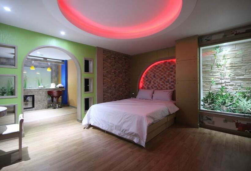 스위트, Wow Motel
