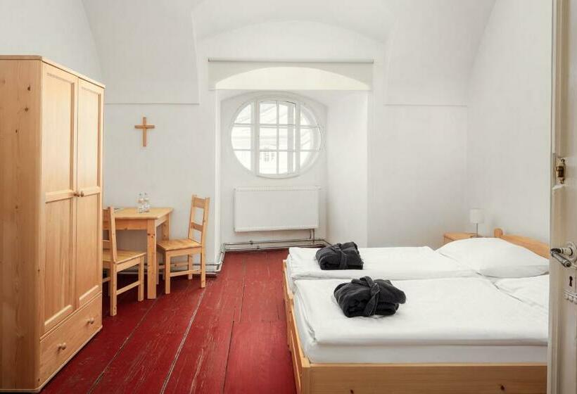 バス共有のスタンダードルーム, Dům Hostů Klášter Broumov