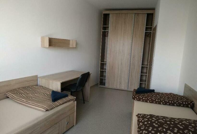 带共用浴室的标准房间, Ubytovací Zařízení Koleje Pedagog