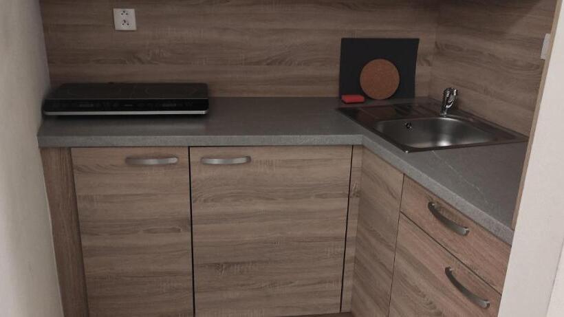 带共用浴室的标准房间, Ubytovací Zařízení Koleje Pedagog