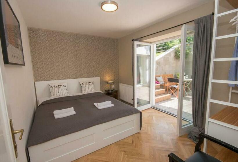 דירת 2 חדרים עם טרסה, Bed&breakfast & Apartment Klafé