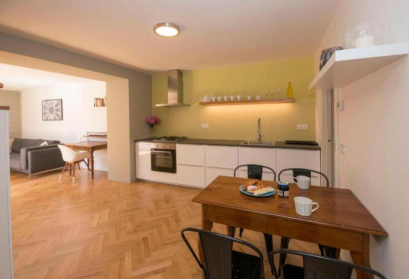 דירת 2 חדרים עם טרסה, Bed&breakfast & Apartment Klafé