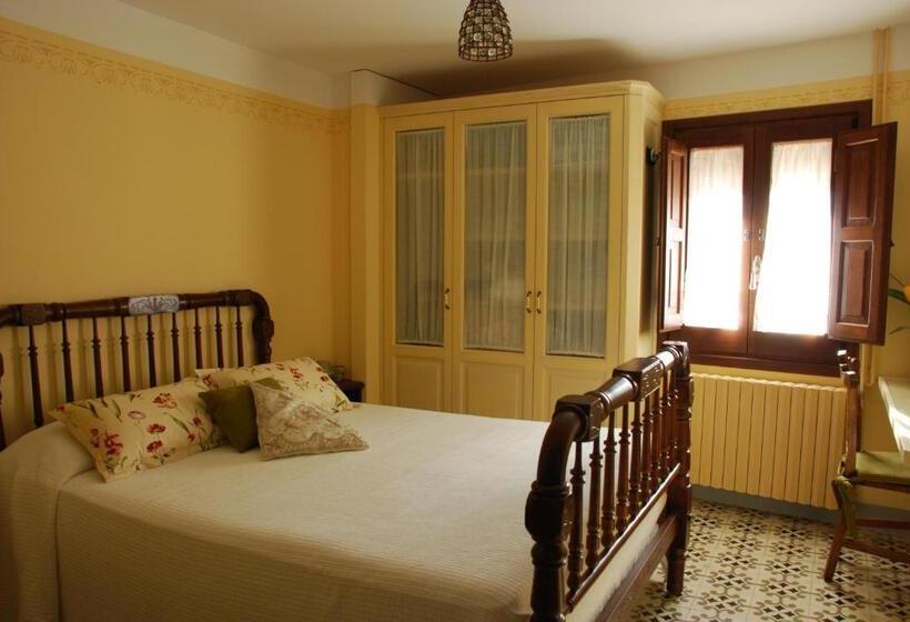 家庭间, Cal Fuster De La Plaça