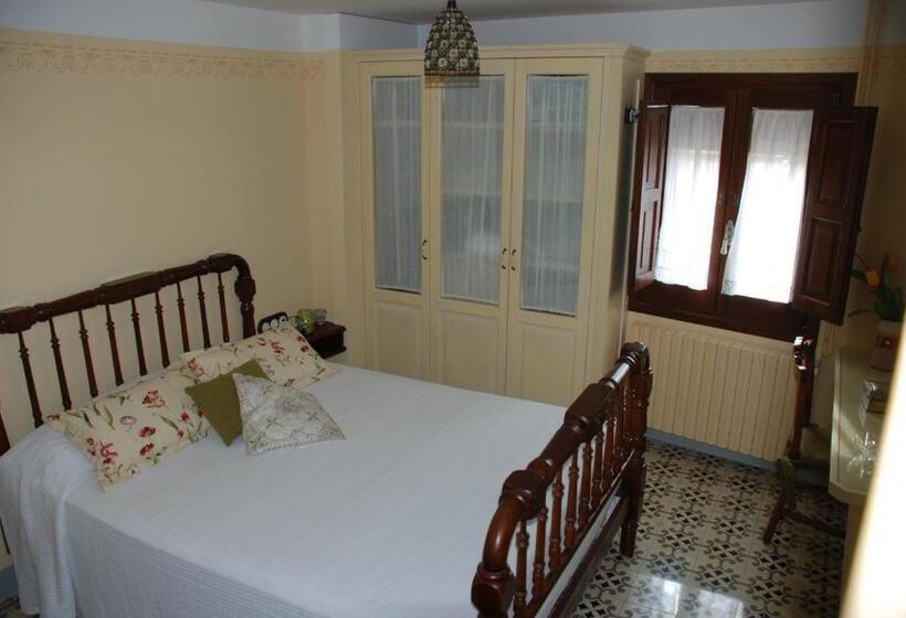 家庭间, Cal Fuster De La Plaça