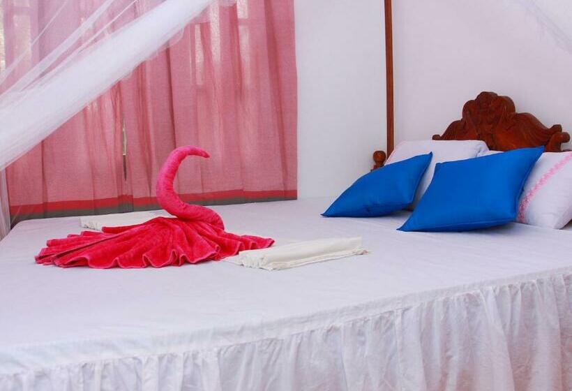 اتاق استاندارد با سرویس بهداشتی مشترک, Moon Glow Guest