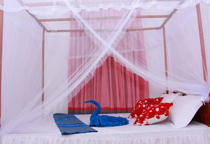 Standard Room Shared Bathroom, Moon Glow Guest