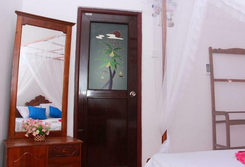 Standard Room Shared Bathroom, Moon Glow Guest
