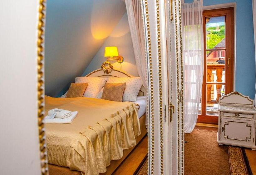 Habitaci�n Est�ndar Abuhardillada, Ubytování U Bílé Paní