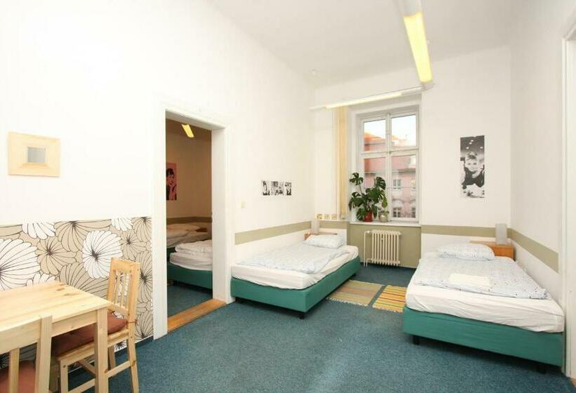 Camera Standard Cvadruplă cu Baie în Comun, Charles Square Hostel