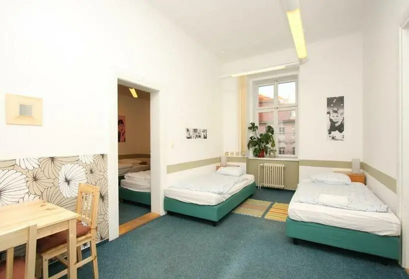 Standard Neljän Hengen Huone Jaettu Kylpyhuone, Charles Square Hostel