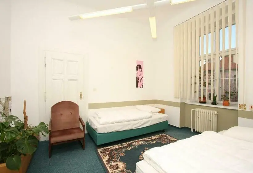 Standard Neljän Hengen Huone Jaettu Kylpyhuone, Charles Square Hostel