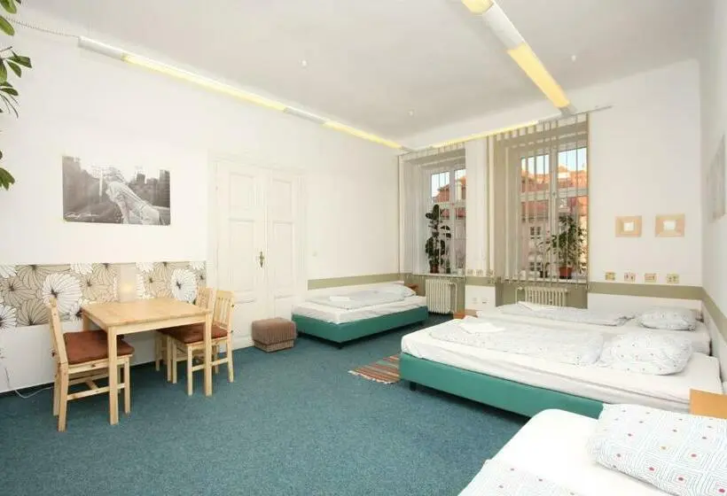 Standard Kolmen Hengen Huone Jaettu kylpyhuone, Charles Square Hostel