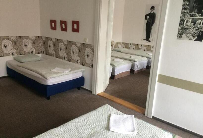 Cameră Familiar cu Baie în Comun, Charles Square Hostel
