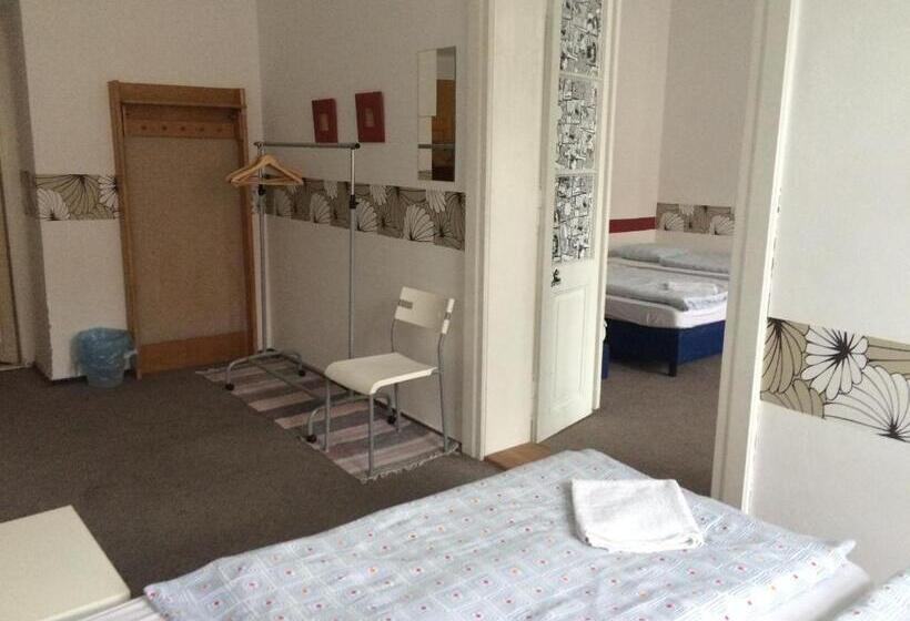 Cameră Familiar cu Baie în Comun, Charles Square Hostel